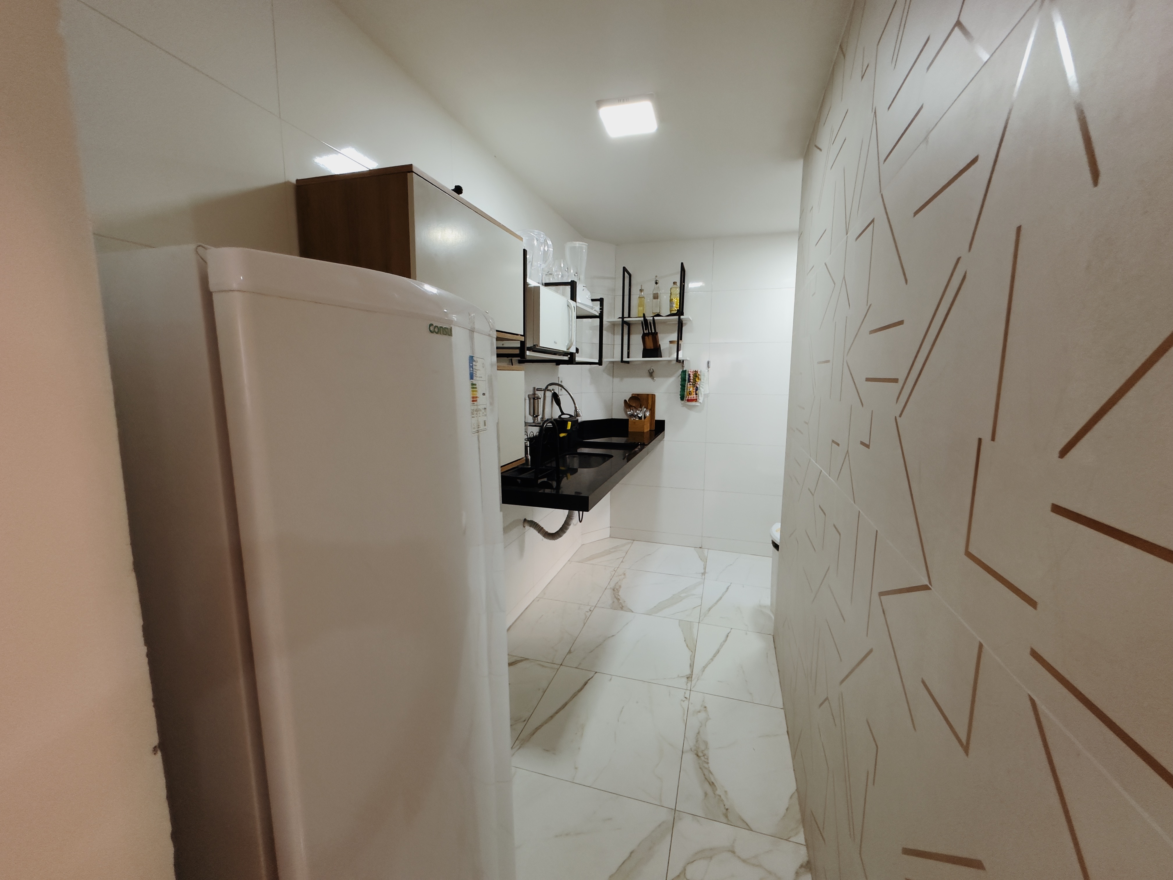 APT 303 B