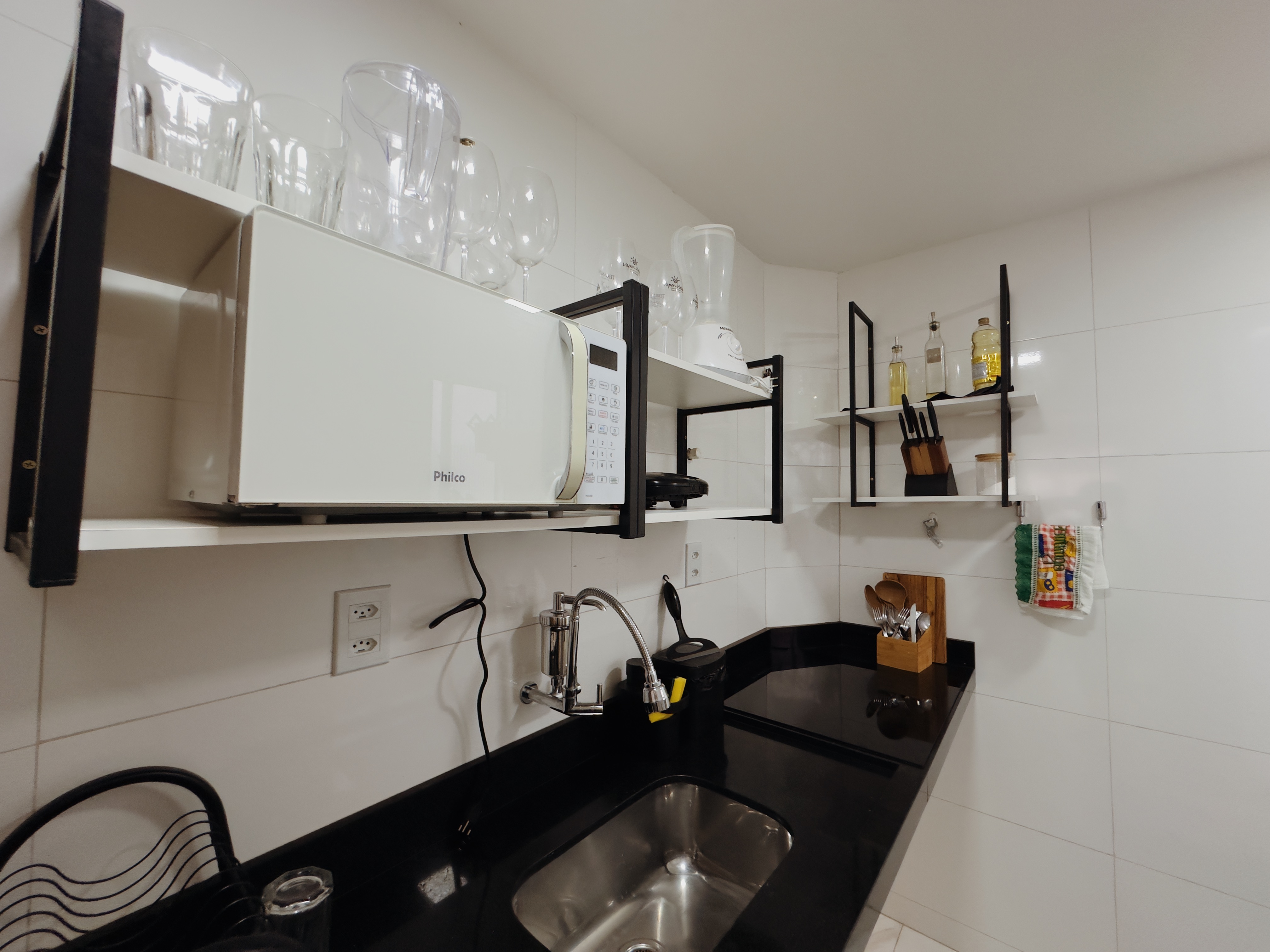 APT 303 B