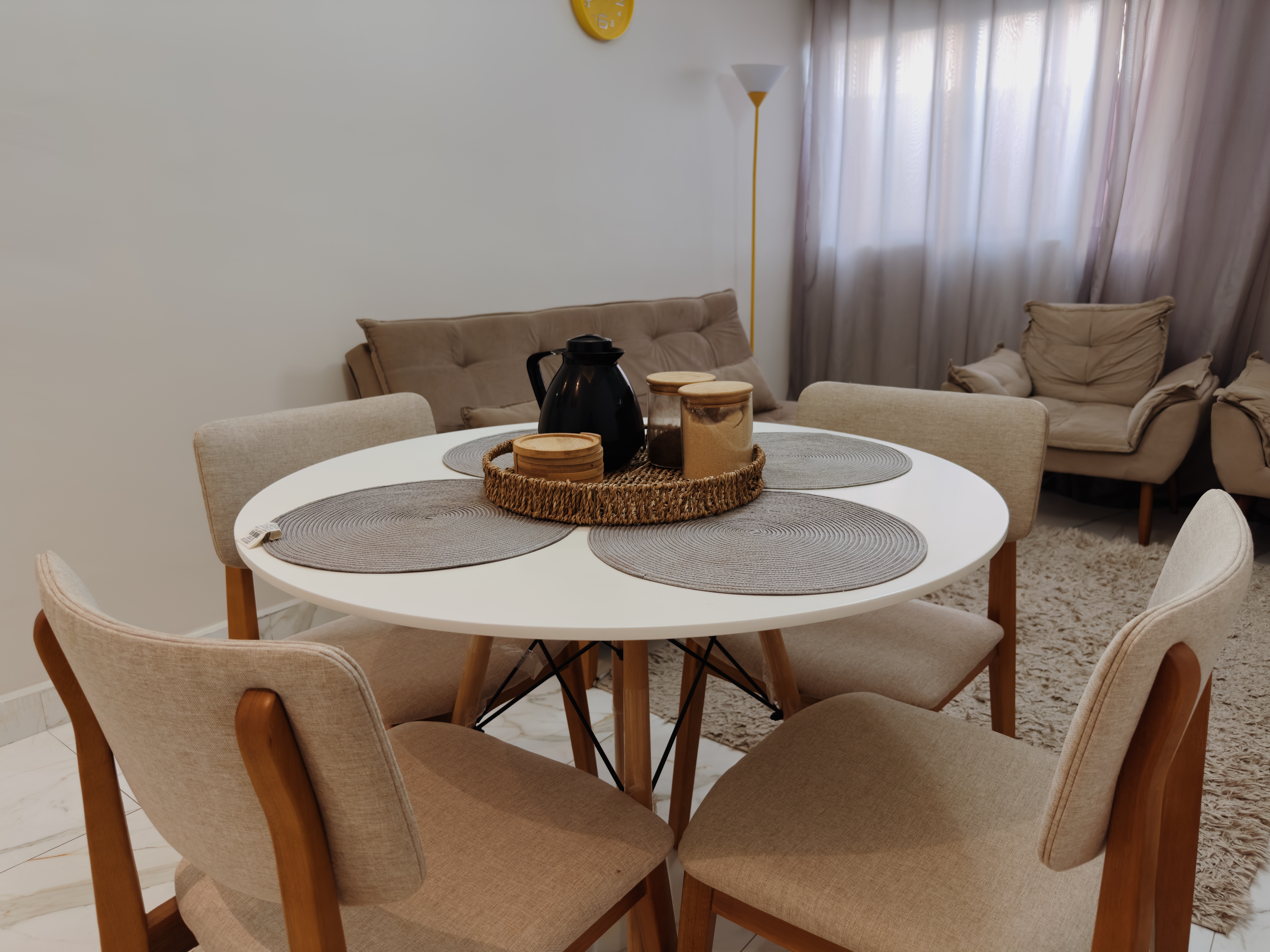 APT 303 B