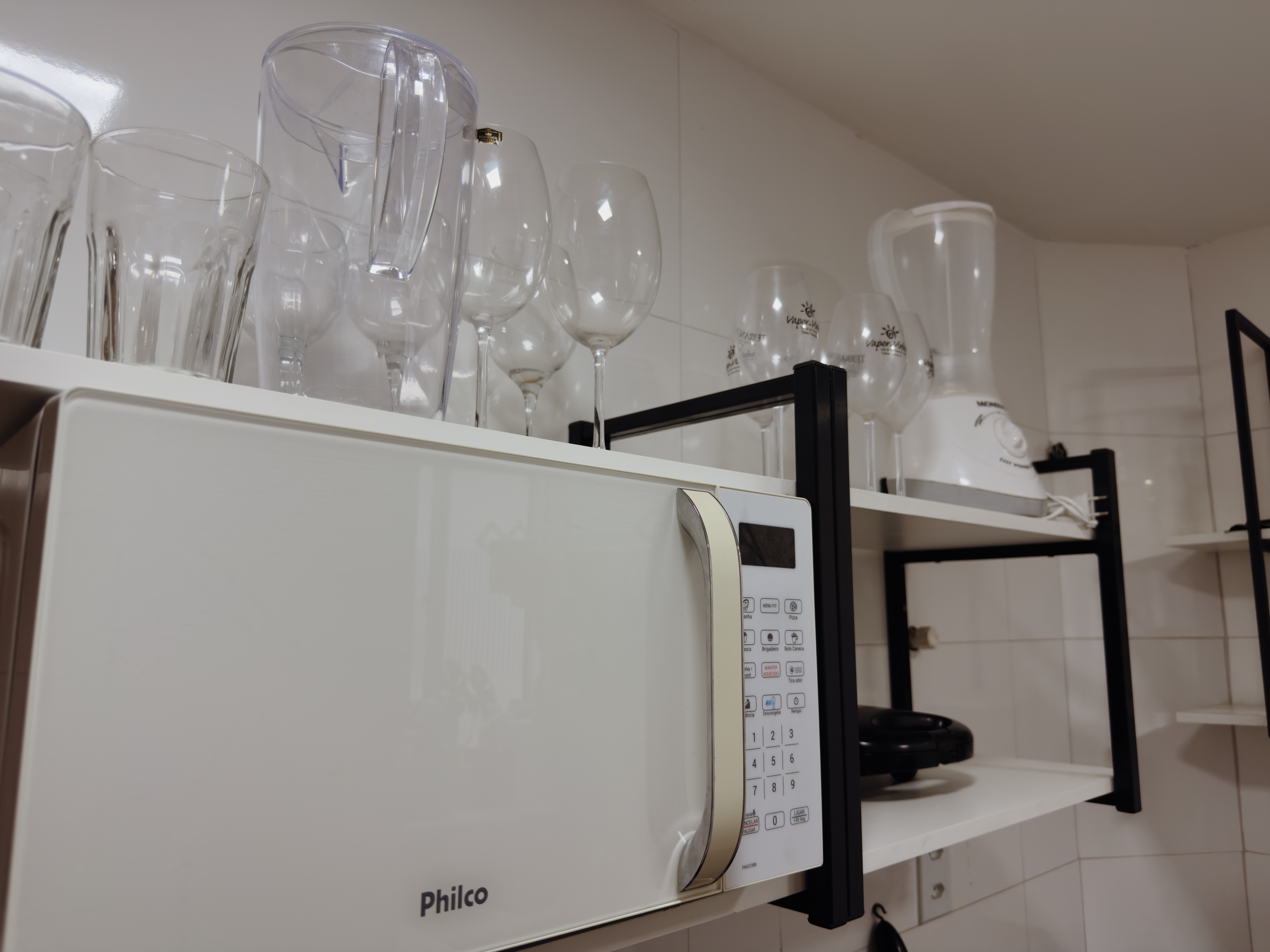APT 303 B