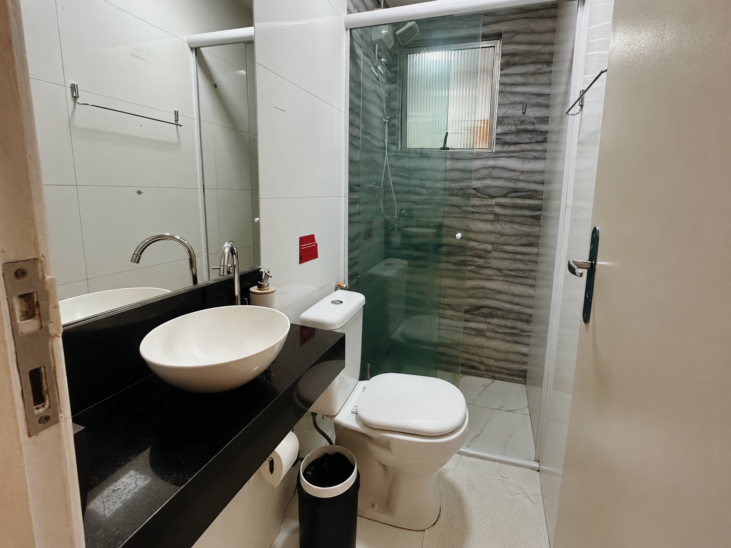 APT 303 B
