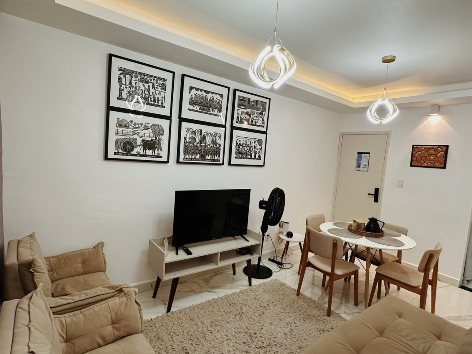 APT 303 B